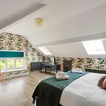 Mainsfield House - Luxury Group *