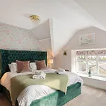 Mainsfield House - Luxury Group Settle