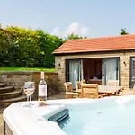 Mainsfield House - Luxury Group *