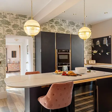 Mainsfield House - Luxury Group *
